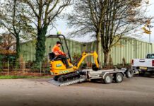 JCB sparks excitement with electric 8008E debut at EHS