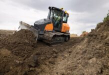 Develon Expands Dozer Line-up with New DD100 for Precision Grading